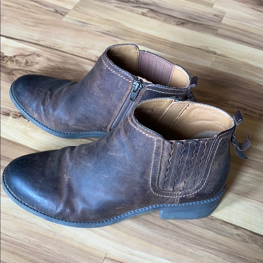 Sperry booties